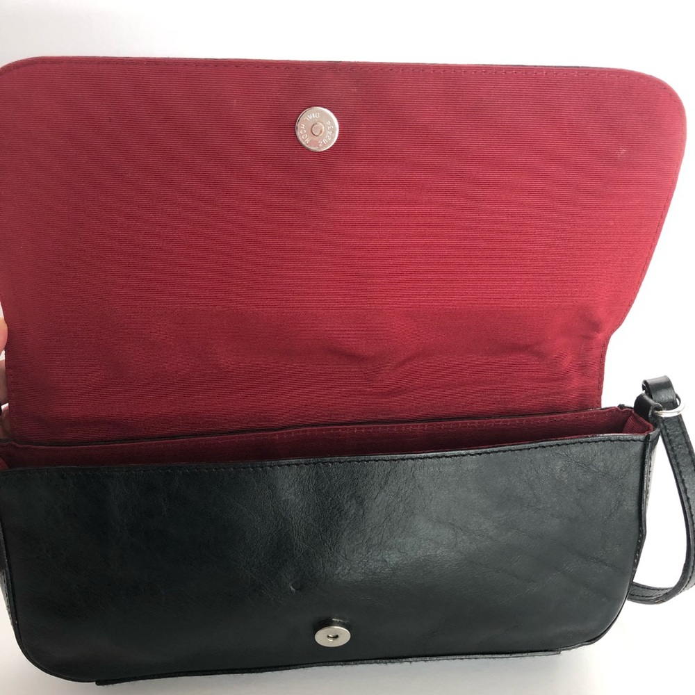 Banana Republic Women’s black leather magnetic flap minimalist shoulder purse